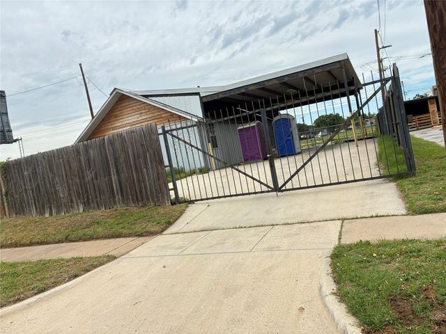 2800 E Belknap, Fort Worth, TX 76111