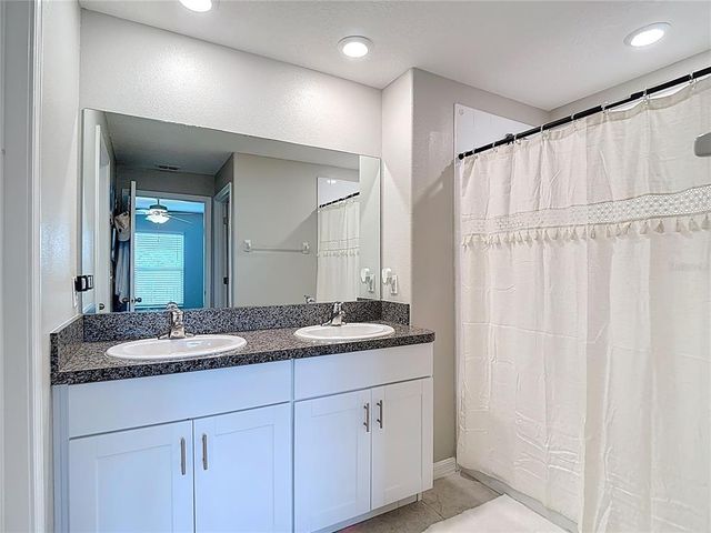 9814 LEMON DROP LOOP, Sun City Center, FL 33573