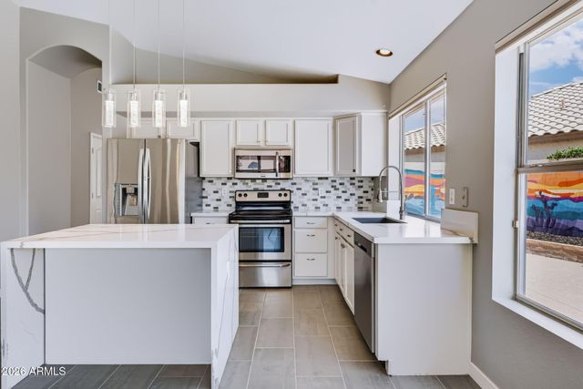 2243 E ROBIN Lane, Phoenix, AZ 85024