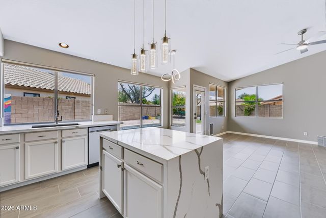 2243 E ROBIN Lane, Phoenix, AZ 85024