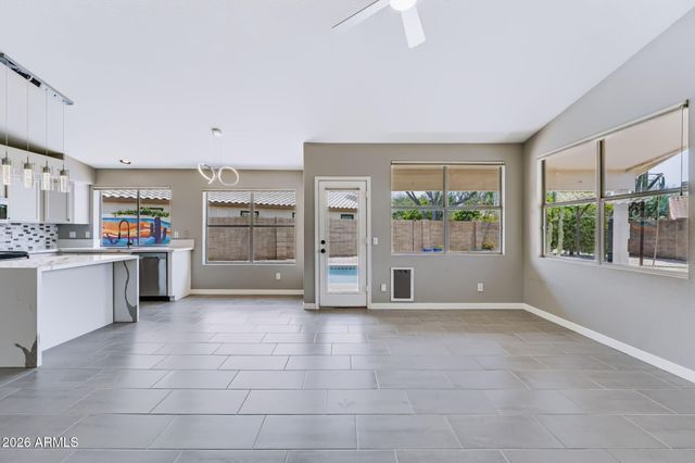 2243 E ROBIN Lane, Phoenix, AZ 85024