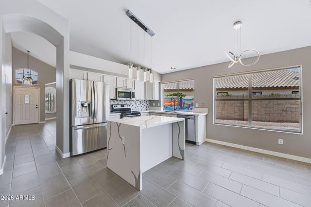 2243 E ROBIN Lane, Phoenix, AZ 85024