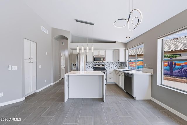 2243 E ROBIN Lane, Phoenix, AZ 85024