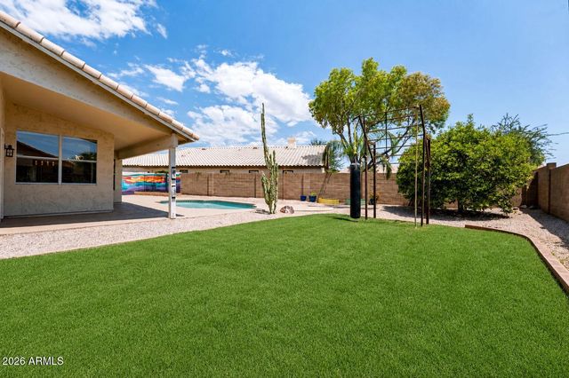 2243 E ROBIN Lane, Phoenix, AZ 85024
