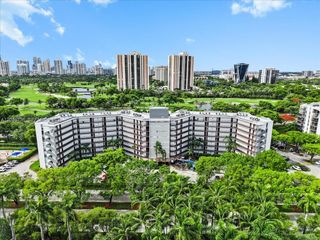 3101 N Country Club Dr 209, Aventura, FL 33180