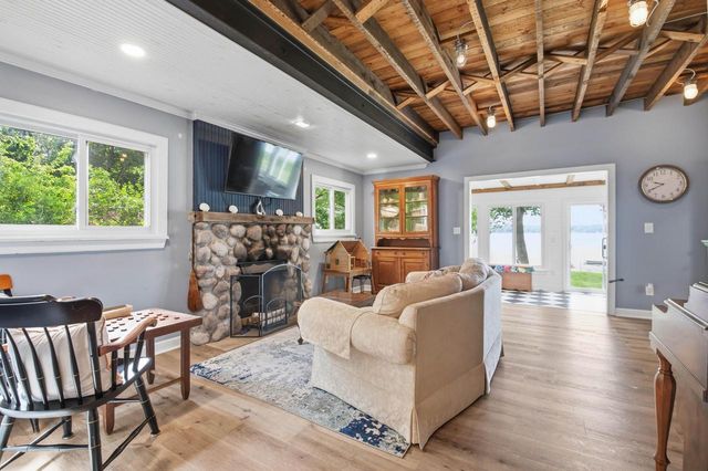 N30W29393 Hillcrest DRIVE, Pewaukee, WI 53072