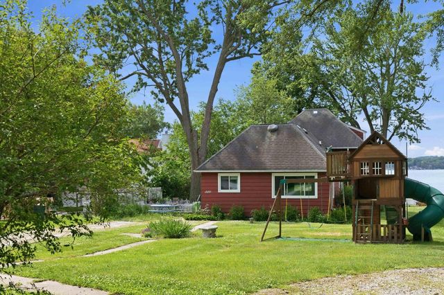 N30W29393 Hillcrest DRIVE, Pewaukee, WI 53072