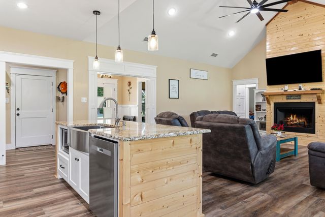 2873 Zinnia Rd, Diana, TX 75640