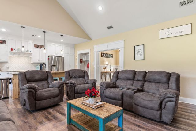 2873 Zinnia Rd, Diana, TX 75640