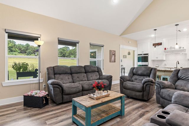 2873 Zinnia Rd, Diana, TX 75640