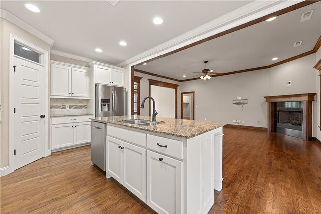 6201 Tumbler Ridge, Rogers, AR 72758