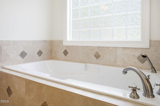 109 Gablewood Lane, Holly Springs, NC 27540