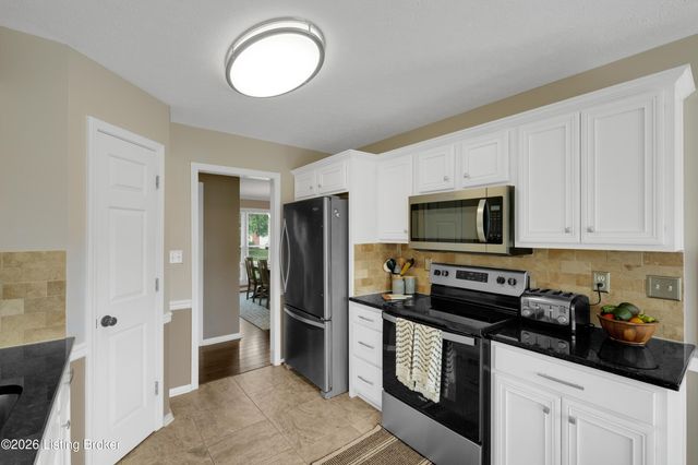 13704 Forest Bend Cir, Louisville, KY 40245