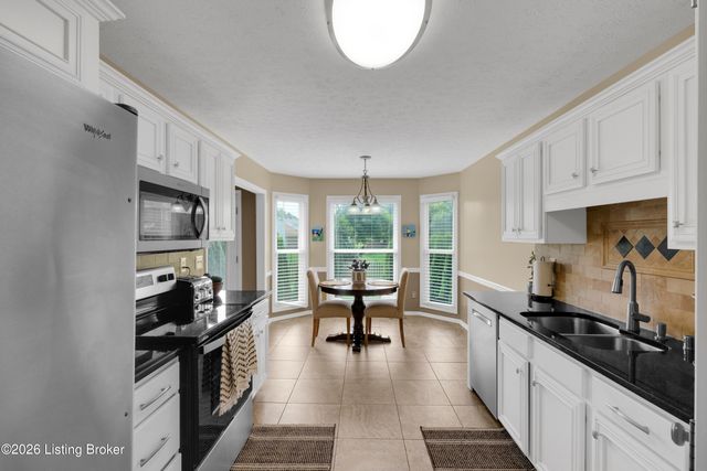 13704 Forest Bend Cir, Louisville, KY 40245
