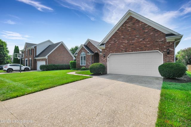 13704 Forest Bend Cir, Louisville, KY 40245