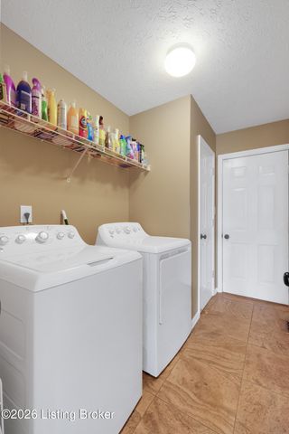 13704 Forest Bend Cir, Louisville, KY 40245