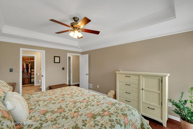 13704 Forest Bend Cir, Louisville, KY 40245
