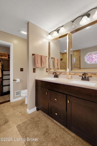 13704 Forest Bend Cir, Louisville, KY 40245