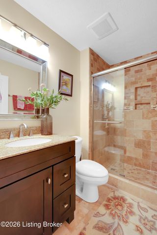 13704 Forest Bend Cir, Louisville, KY 40245