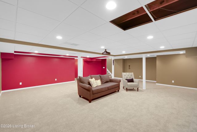 13704 Forest Bend Cir, Louisville, KY 40245