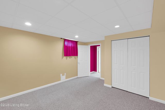 13704 Forest Bend Cir, Louisville, KY 40245