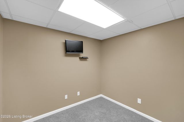 13704 Forest Bend Cir, Louisville, KY 40245