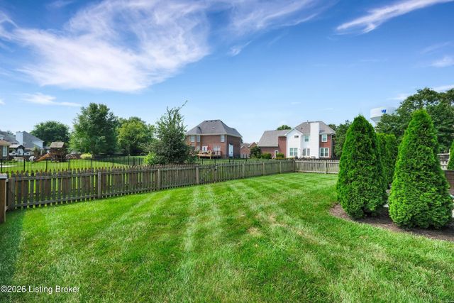 13704 Forest Bend Cir, Louisville, KY 40245
