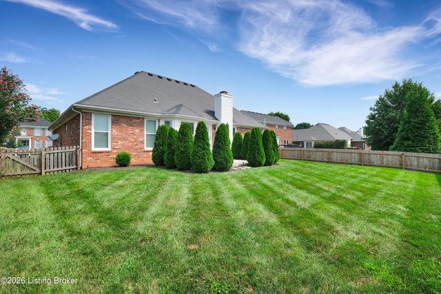 13704 Forest Bend Cir, Louisville, KY 40245