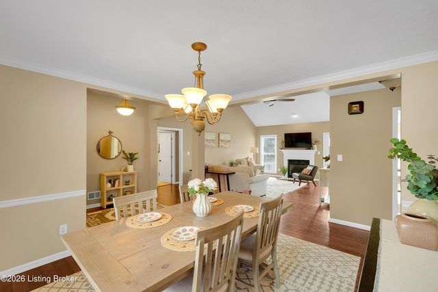 13704 Forest Bend Cir, Louisville, KY 40245