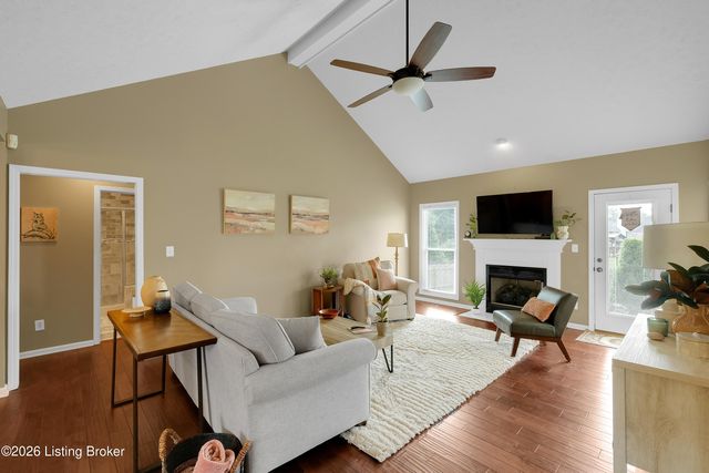 13704 Forest Bend Cir, Louisville, KY 40245