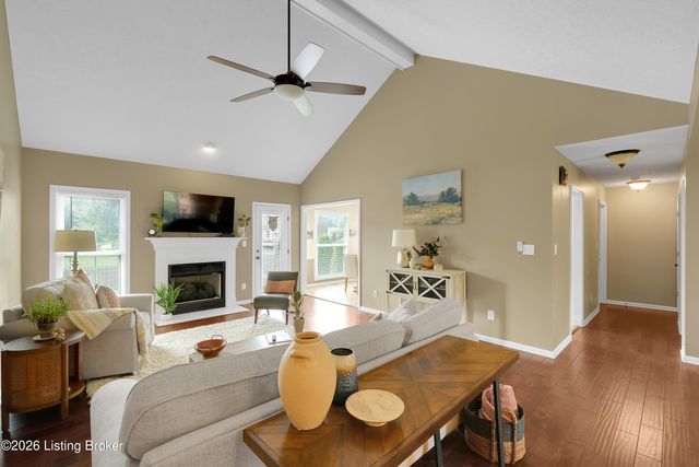 13704 Forest Bend Cir, Louisville, KY 40245