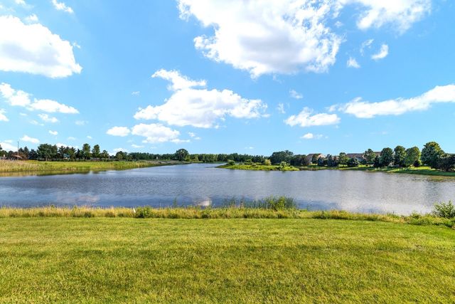 1306 Shamrock Lane, Pingree Grove, IL 60140