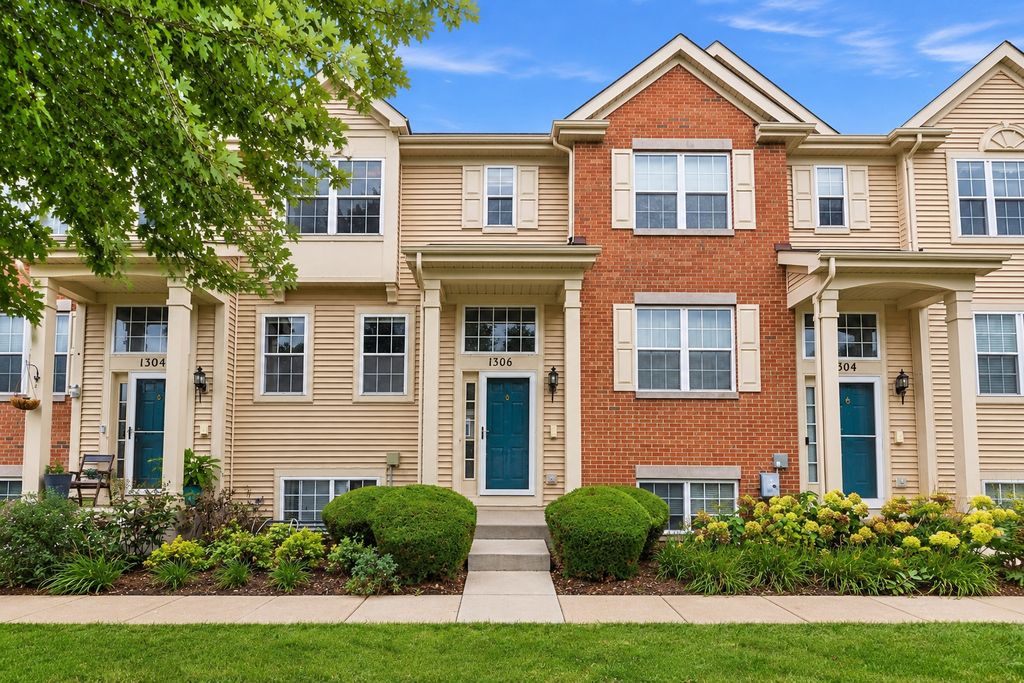 1306 Shamrock Lane, Pingree Grove, IL 60140