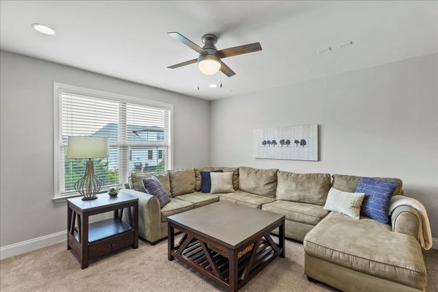 191 Dayflower Dr, Hendersonville, TN 37075