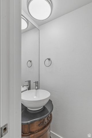 5489 S WILLOW LN, Murray, UT 84107