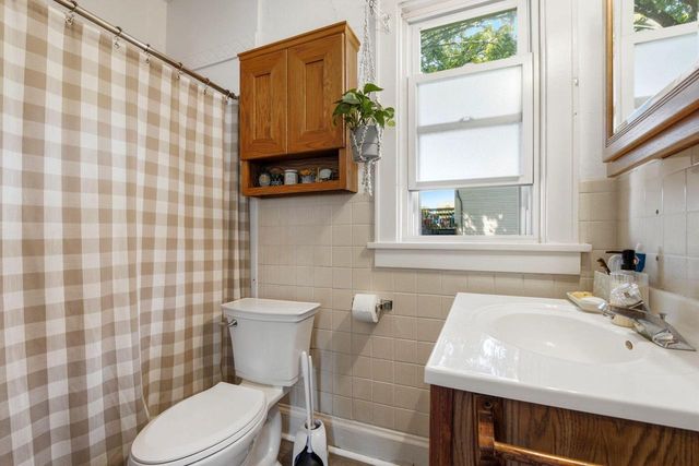 1035 E Potter AVENUE, Milwaukee, WI 53207