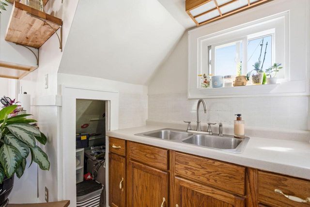 1035 E Potter AVENUE, Milwaukee, WI 53207