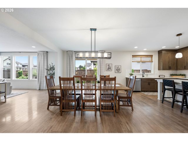 1615 N PINE St, Canby, OR 97013