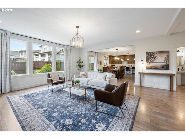 1615 N PINE St, Canby, OR 97013