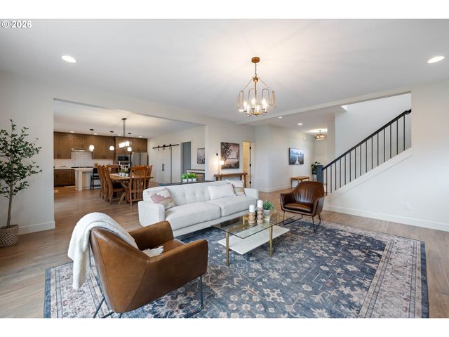 1615 N PINE St, Canby, OR 97013