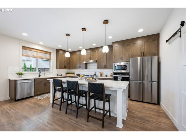 1615 N PINE St, Canby, OR 97013