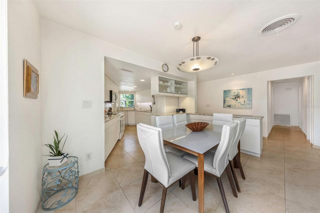 6613 FLAMINGO WAY S, St Petersburg, FL 33707