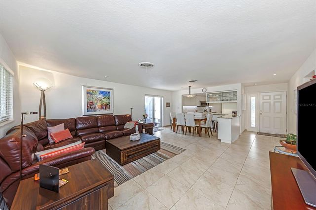 6613 FLAMINGO WAY S, St Petersburg, FL 33707