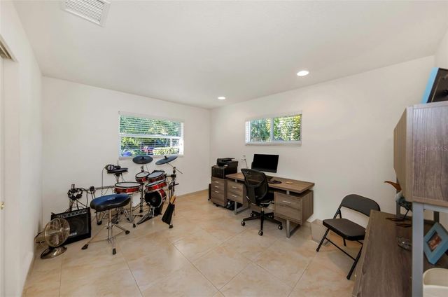 6613 FLAMINGO WAY S, St Petersburg, FL 33707