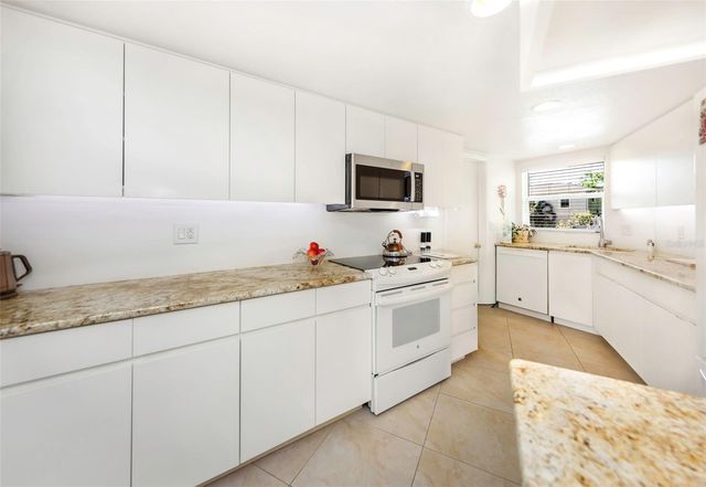 6613 FLAMINGO WAY S, St Petersburg, FL 33707