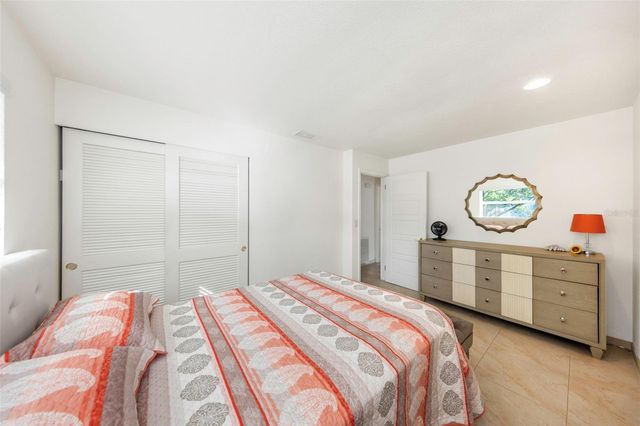 6613 FLAMINGO WAY S, St Petersburg, FL 33707