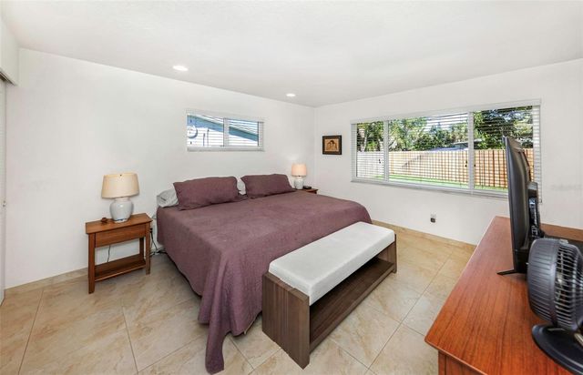 6613 FLAMINGO WAY S, St Petersburg, FL 33707