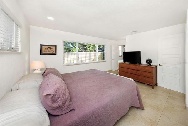 6613 FLAMINGO WAY S, St Petersburg, FL 33707