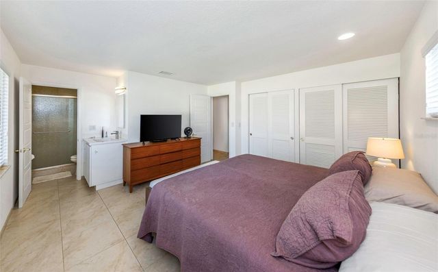 6613 FLAMINGO WAY S, St Petersburg, FL 33707