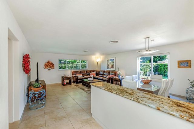 6613 FLAMINGO WAY S, St Petersburg, FL 33707